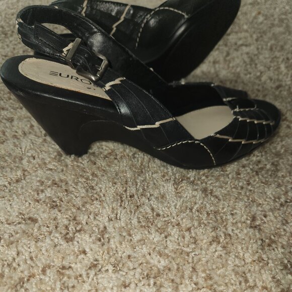 Eurostep womens 7.5 heel black with tan stitching - Picture 2 of 3
